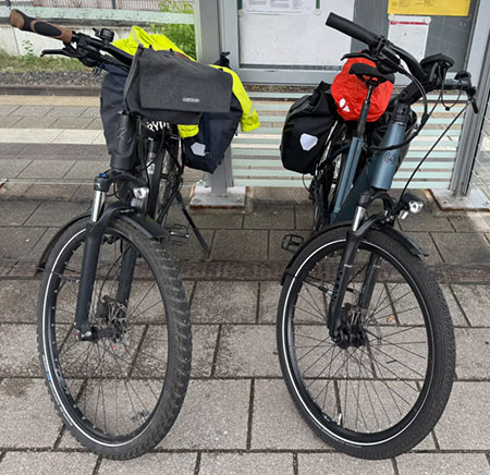 Uwes links Bike, ich rechts Bike